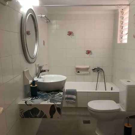 Kate Apartmentacross The Marina Ретимно