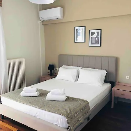 Kate Apartmentacross The Marina *