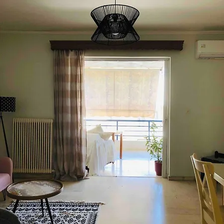 Kate Apartmentacross The Marina Apartment *