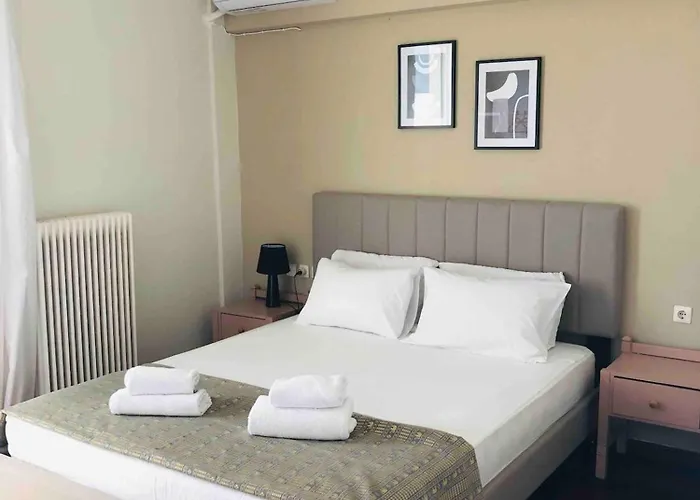 Kate Apartmentacross The Marina *