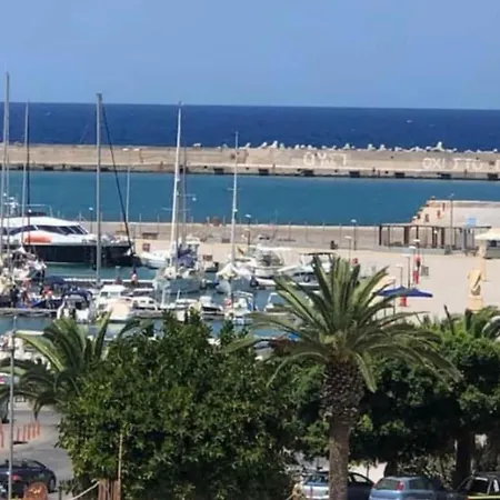 Kate Apartment, Across The Marina Lejlighed